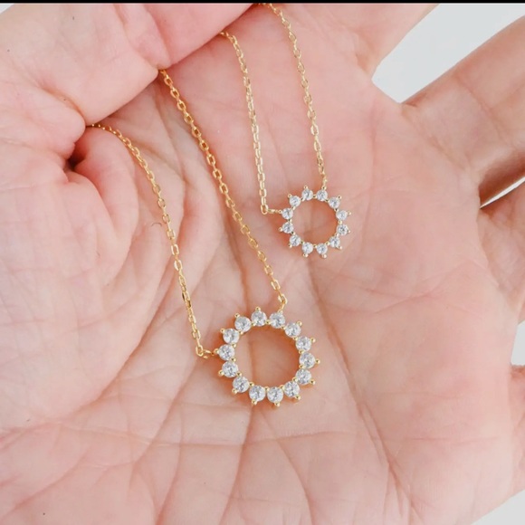 ✨3X Host Pick✨Gold Starburst Necklace- 10 mm - Picture 5 of 5